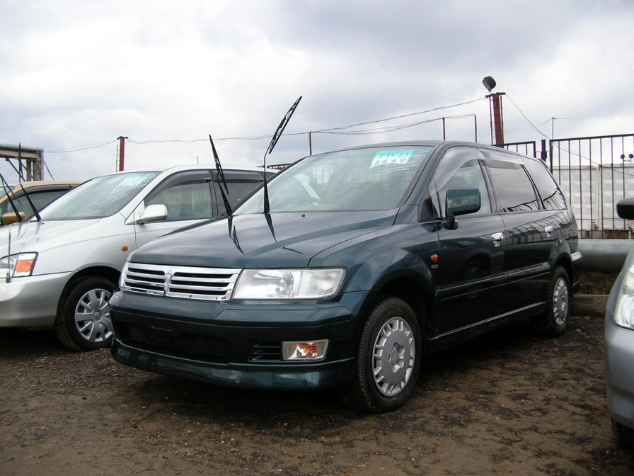 1999 Mitsubishi Chariot Grandis Photos