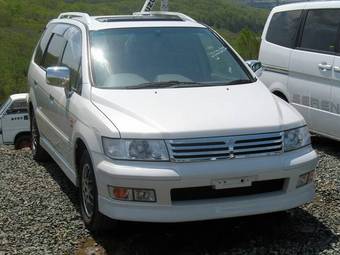 1999 Mitsubishi Chariot Grandis Pictures