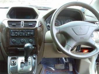 1999 Mitsubishi Chariot Grandis Photos