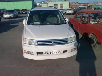 1999 Mitsubishi Chariot Grandis Pictures