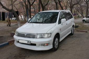 1999 Mitsubishi Chariot Grandis Photos