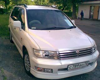 1999 Mitsubishi Chariot Grandis Photos