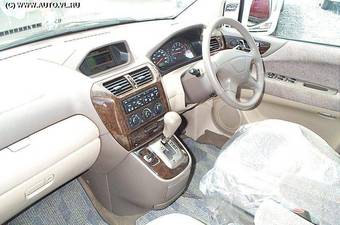 1999 Mitsubishi Chariot Grandis Photos