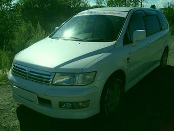 1999 Mitsubishi Chariot Grandis Pictures