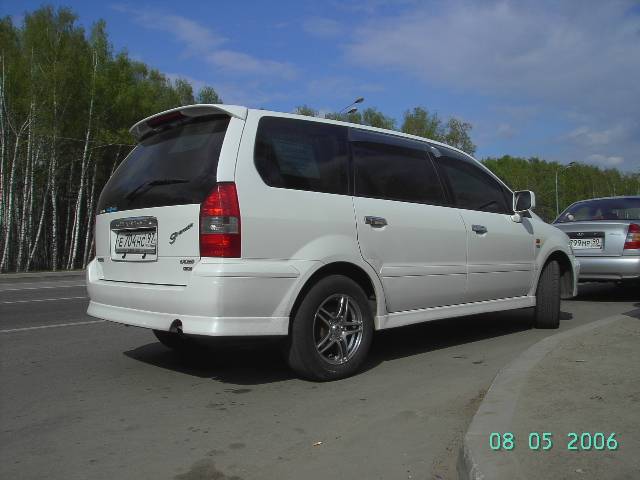 2000 Mitsubishi Chariot Grandis