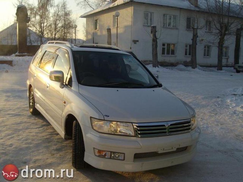 2000 Mitsubishi Chariot Grandis