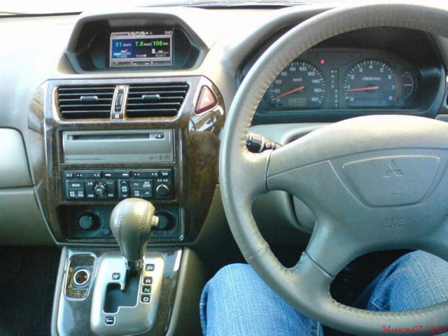 2000 Mitsubishi Chariot Grandis
