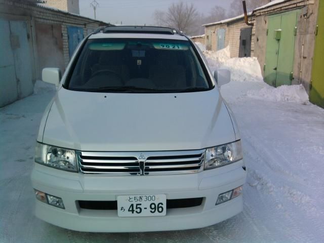 2000 Mitsubishi Chariot Grandis
