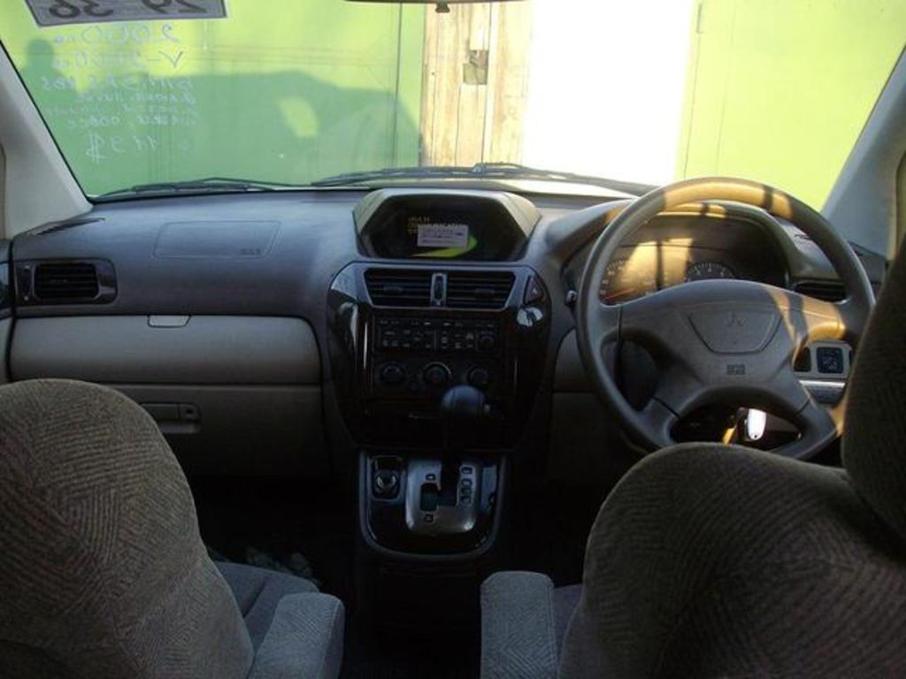 2000 Mitsubishi Chariot Grandis