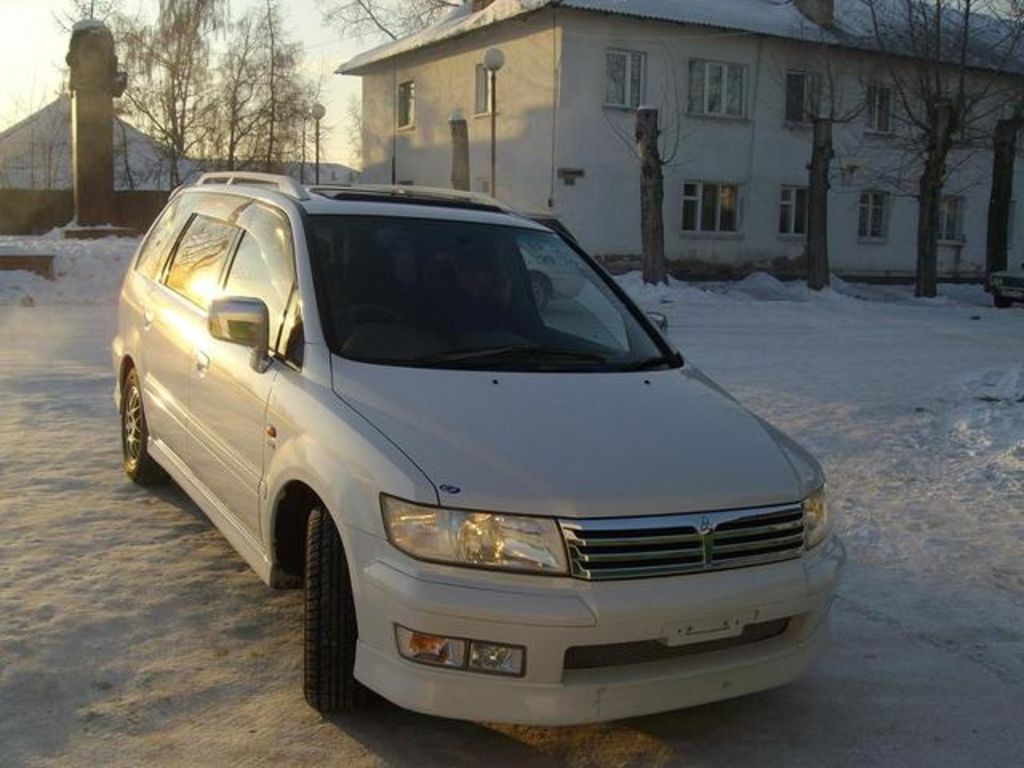 2000 Mitsubishi Chariot Grandis