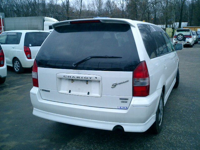 2000 Mitsubishi Chariot Grandis Pictures