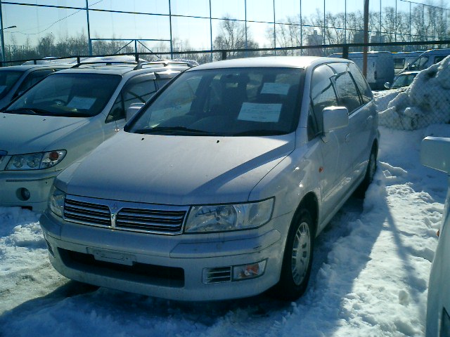 2000 Mitsubishi Chariot Grandis Photos