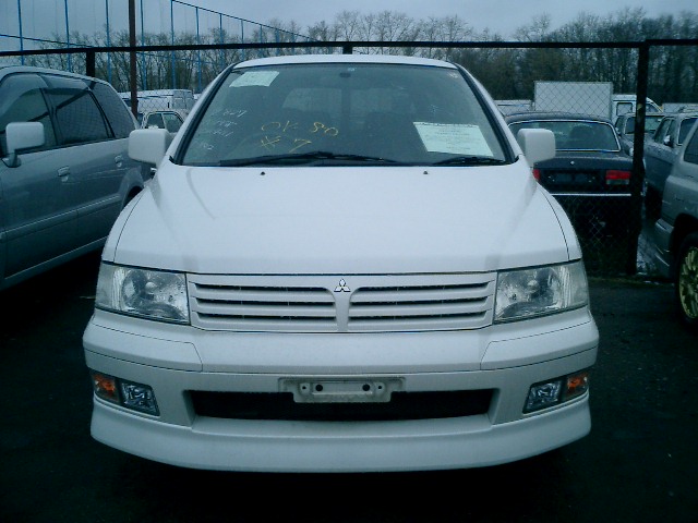 2000 Mitsubishi Chariot Grandis Photos