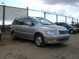 2000 Mitsubishi Chariot Grandis Photos
