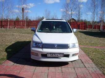 2000 Mitsubishi Chariot Grandis Photos