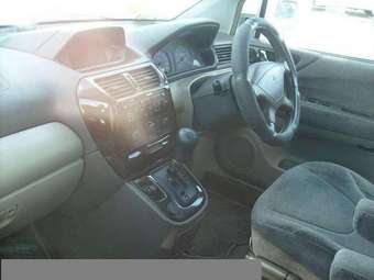 2000 Mitsubishi Chariot Grandis Pictures