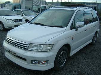 2000 Mitsubishi Chariot Grandis Pictures