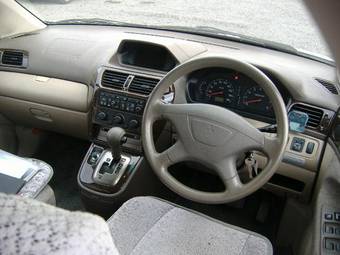 2000 Mitsubishi Chariot Grandis Pictures