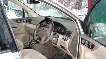 2000 Mitsubishi Chariot Grandis Pictures