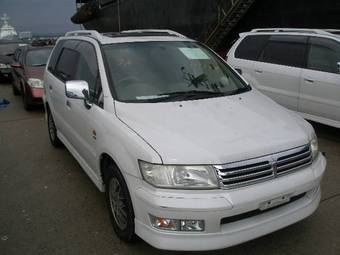 2000 Mitsubishi Chariot Grandis Pictures