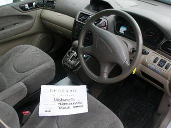 2000 Mitsubishi Chariot Grandis Photos