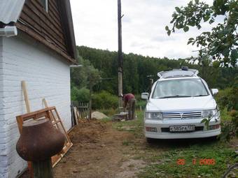 2000 Mitsubishi Chariot Grandis Photos