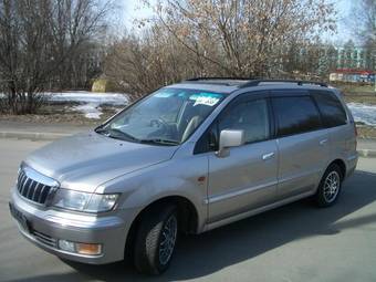 2000 Mitsubishi Chariot Grandis Photos