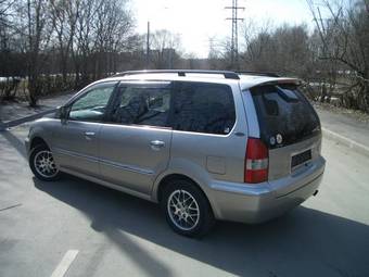 2000 Mitsubishi Chariot Grandis Photos