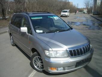 2000 Mitsubishi Chariot Grandis Photos