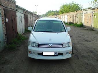 2000 Mitsubishi Chariot Grandis Photos