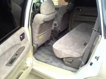 2000 Mitsubishi Chariot Grandis Wallpapers