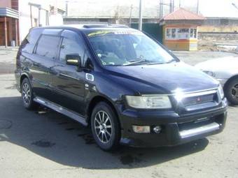 2000 Mitsubishi Chariot Grandis Images