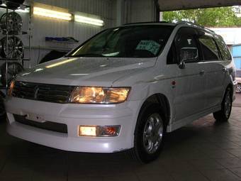 2000 Mitsubishi Chariot Grandis Pictures