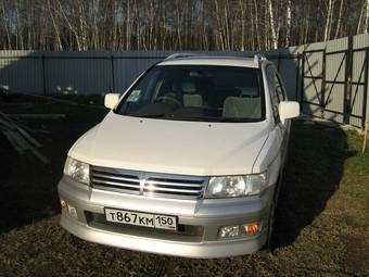 2000 Mitsubishi Chariot Grandis Pictures