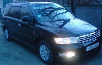 2000 Mitsubishi Chariot Grandis Pictures