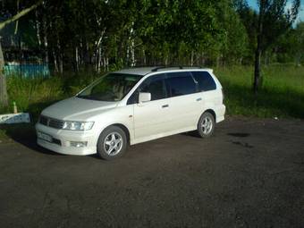 2000 Mitsubishi Chariot Grandis Photos