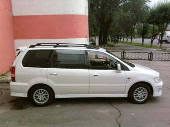 2000 Mitsubishi Chariot Grandis Pictures