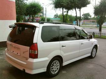 2000 Mitsubishi Chariot Grandis Images