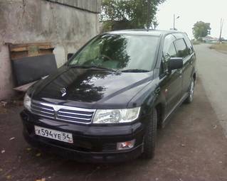 2000 Mitsubishi Chariot Grandis Photos