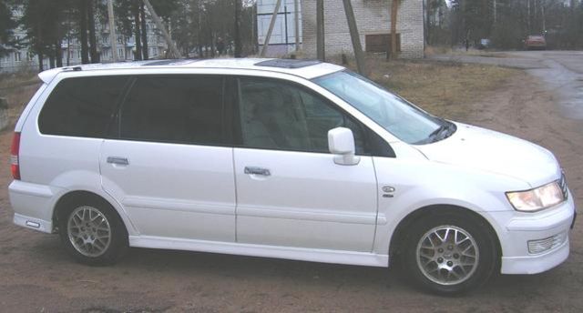 2001 Mitsubishi Chariot Grandis