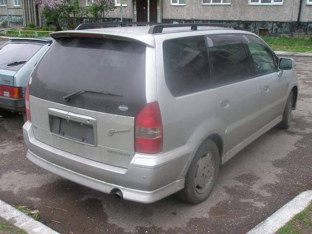 2001 Mitsubishi Chariot Grandis