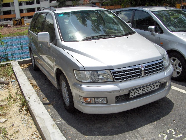 2001 Mitsubishi Chariot Grandis Pictures