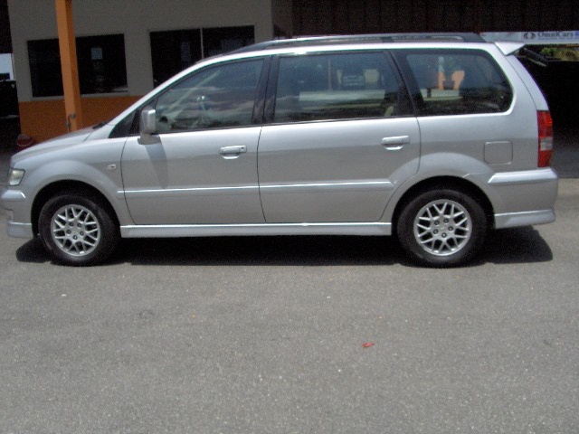 2001 Mitsubishi Chariot Grandis Photos