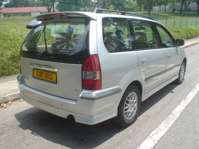 2001 Mitsubishi Chariot Grandis Pictures