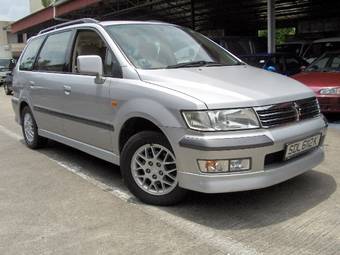 2001 Mitsubishi Chariot Grandis Pictures