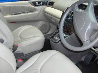 2001 Mitsubishi Chariot Grandis Pictures
