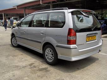 2001 Mitsubishi Chariot Grandis Pictures