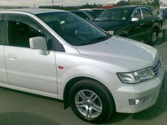 2001 Mitsubishi Chariot Grandis Pictures