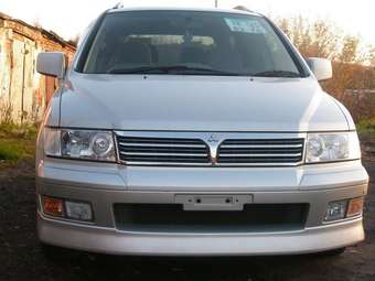 2001 Mitsubishi Chariot Grandis Wallpapers