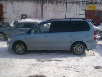 2001 Mitsubishi Chariot Grandis Pictures